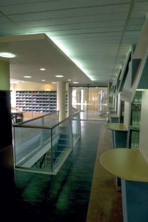 CNRS — Grenoble -  Entrée, accueil et bibliothèque
